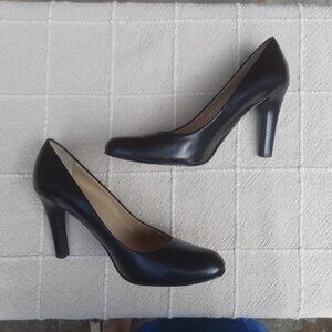 Classic Ralph Lauren black pump size 8